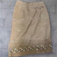 【美品】ブラウン タイトスカート 花の刺繍入り
