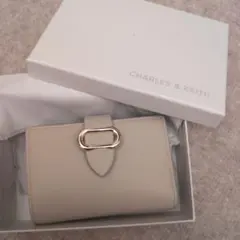 CHARLES & KEITH 二つ折り財布 ベージュ