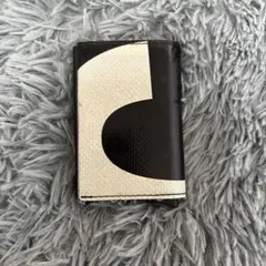 黒と金の合成皮革カードケース