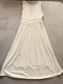 リリーブラウン　アイボリー Vネック ロング丈ワンピース