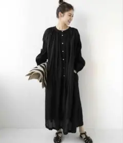 ジャーナルスダンダードレリューム　ワンピース　黒　ギャザー　インナー付き