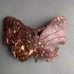 バレッタ　天然木　蝶の彫