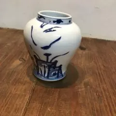 美品　陶器　花瓶　染付の絵柄が素敵な　フラワーベース　飾りやすい大きさ　合わせ