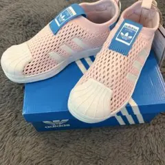 adidas スニーカー　19㎝
