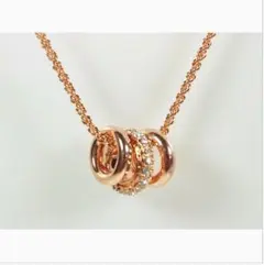 スワロフスキー社製クリスタル使用♪三連リングネックレス