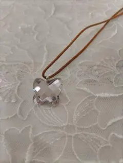 スワロフスキー　蝶モチーフネックレス