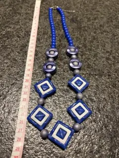 青い幾何学模様ネックレス