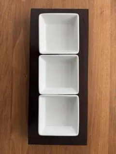 白い陶器のトレイ