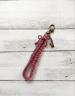 ハンドメイド　キーストラップ(ローズレッド)