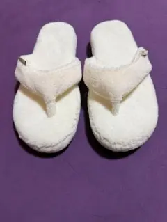 ミネトンカ もこもこ サンダル 23.5cm〜24.5cm Mサイズのサムネイル