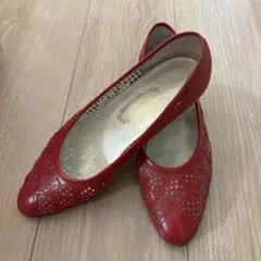 銀座ヨシノヤ　赤パンプス レッド パンチングデザイン 23cmのサムネイル