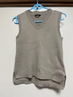 INGNI ベージュ ノースリーブ Vネック Ｍ