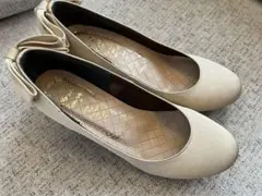 美品！パンプス　ベージュ　21.5センチ