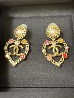 CHANEL ハート型ピアス