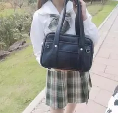 バック　スクールバック　黒　ブラック　スクバ　通学　肩掛け　定番　学生　合皮