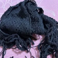 黒いレース編みマフラー フリンジ付き