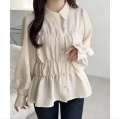 mily bilet ビスチェ見えパフスリーブペプラム裾シャーリングブラウス　M