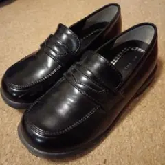 黒いフォーマルシューズ ローファータイプ