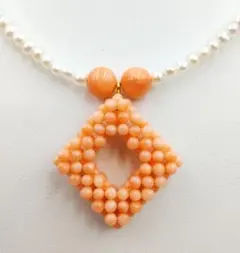 珊瑚スクエア編みペンダント淡水パールネックレス