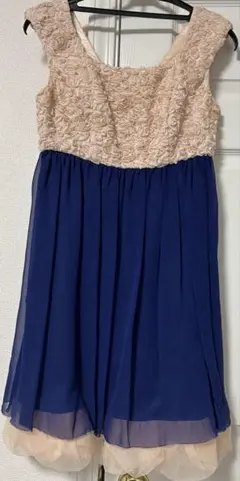 Aラインドレスとフリルカーディガンのセット