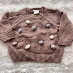 ポンポン付きブラウンニットセーター