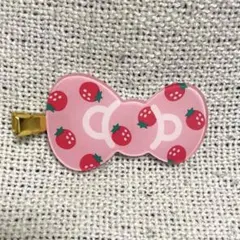 ハローキティー展　リボンヘアピン　　いちご柄　ピンク　サンリオ　キティーちゃん