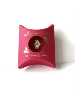 ヴェルドーム青山 クリスマスピンバッジ