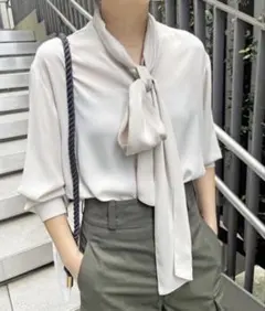 【Spick & Span】スピックアンドスパン ボウタイブラウスのサムネイル