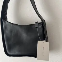 【新品】Firsthand 黒 レザーハーフムーンバッグ
