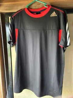 adidas スポーツシャツ　サイズS