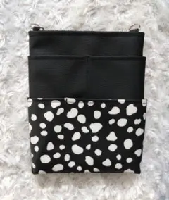 オーガナイザー　ダルメシアン柄ラミネート×合皮　多機能ポーチ　ナースポーチ