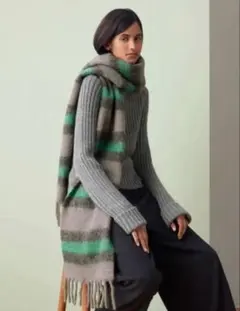 ユニクロ　JW ANDERSON クロップドクルーネックセーター　ニット　グレー