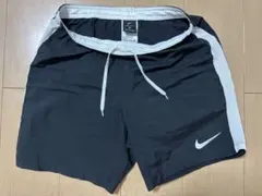 Nike ハーフパンツ 黒/白 サイドストライプ