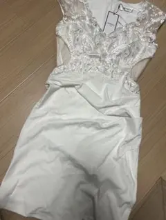 ホワイト刺繍タイトドレス 新品タグ付き