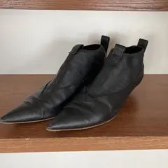 ピッピシック　黒レザー ポインテッドトゥ アンクルブーツ