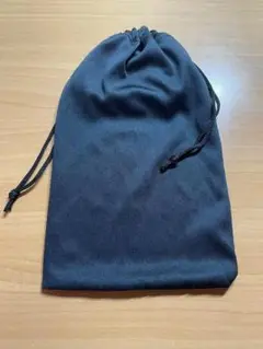 【美品】黒　巾着　伸縮性　19.5×11.5cm ポーチ　ポーチ　小物入れ