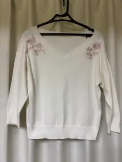 ビーラディエンス 刺繍ニット