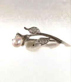 花形パールブローチ