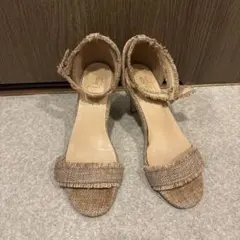 フリンジ付きベージュサンダル
