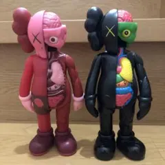 2026年最新】KAWSフィギュアの人気アイテム - メルカリ