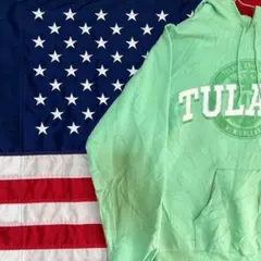 champion 緑色　長袖　トレーナー　フード付き　ポケット有り　M