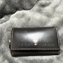 TOMMY HILFIGER ブラウンキーケース