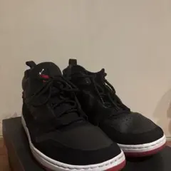 Jordan ブラック/レッド ハイカットスニーカー