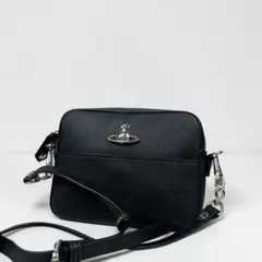 ☆極美品☆Vivienne Westwood ウエスト ボディバッグ オーブ - メルカリ
