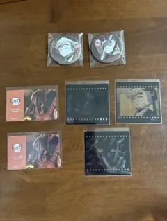 鬼滅の刃　ダイニング　お楽しみくじ　缶バッジ　ポイントカード　クリアカード　童磨