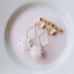 ハンドメイドイヤリング　フラワー　お花のイヤリング　ゴールド【匿名配送】NO.5