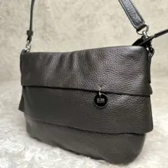 ​ニナリッチ ショルダーバッグ レザー シボ革 チャーム付 ダークブラウン 茶