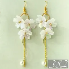 【382】ハンドメイド ピアス イヤリング 春物 桜 フラワー 花びら ホワイト