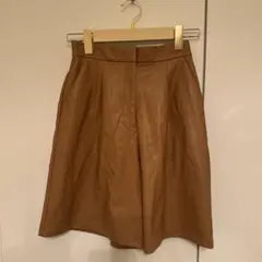 美品NATURAL BEAUTY BASIC フェイクレザーショートパンツ S