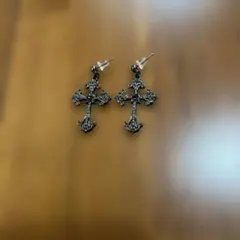 ちゃいこ様専用❣️シルバー クロス型 ピアスとリ－フ型リング